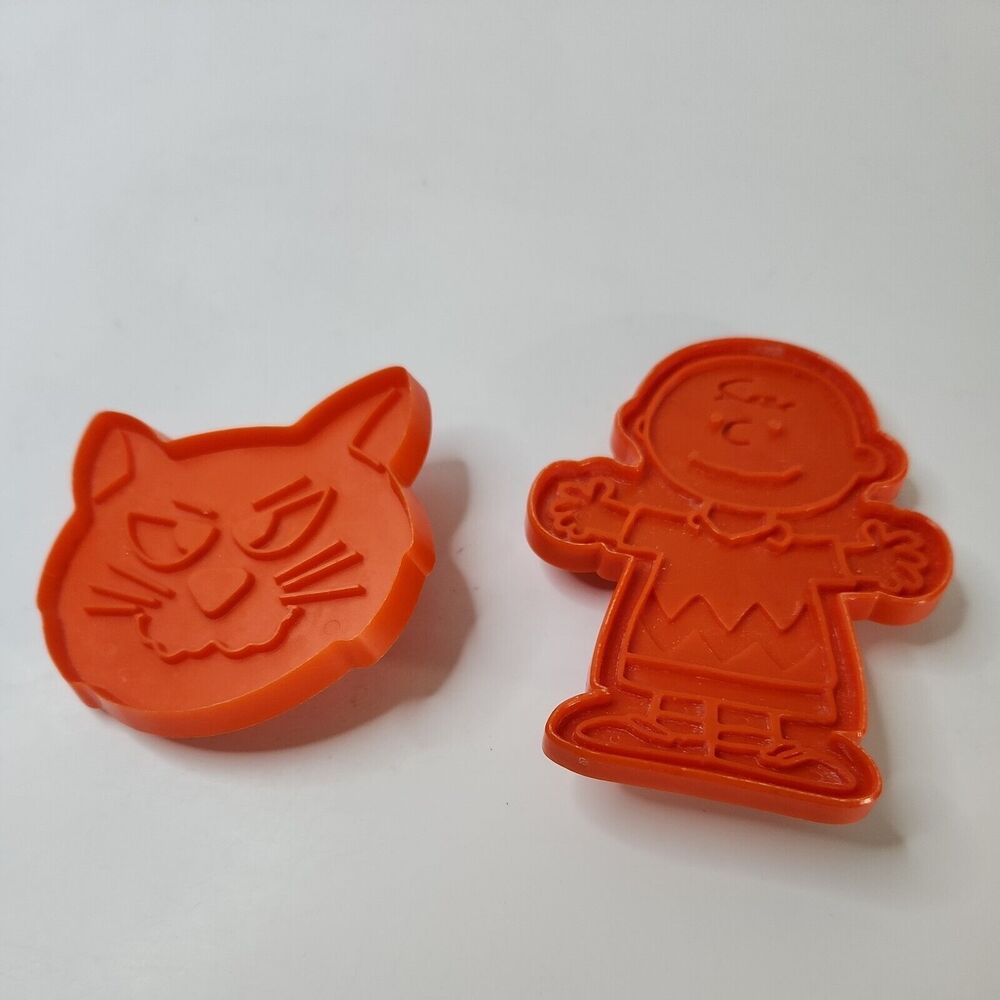 Vintage Hallmark Cookie Cutters Lot 2 Charlie Brown, Angry Halloween cat face